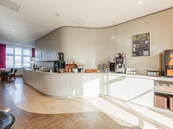 Daily buffet breakfast (EUR 13.9 per person)