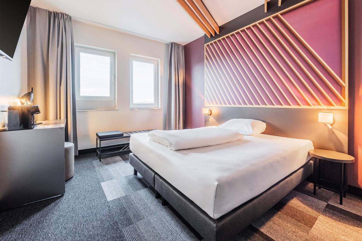 Premium Double Room | Desk, blackout drapes, soundproofing, free WiFi