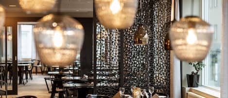 2 restaurants servant le déjeuner