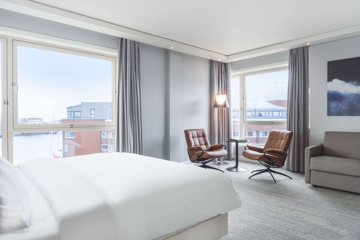 in-room safe, desk, laptop workspace, free wifi