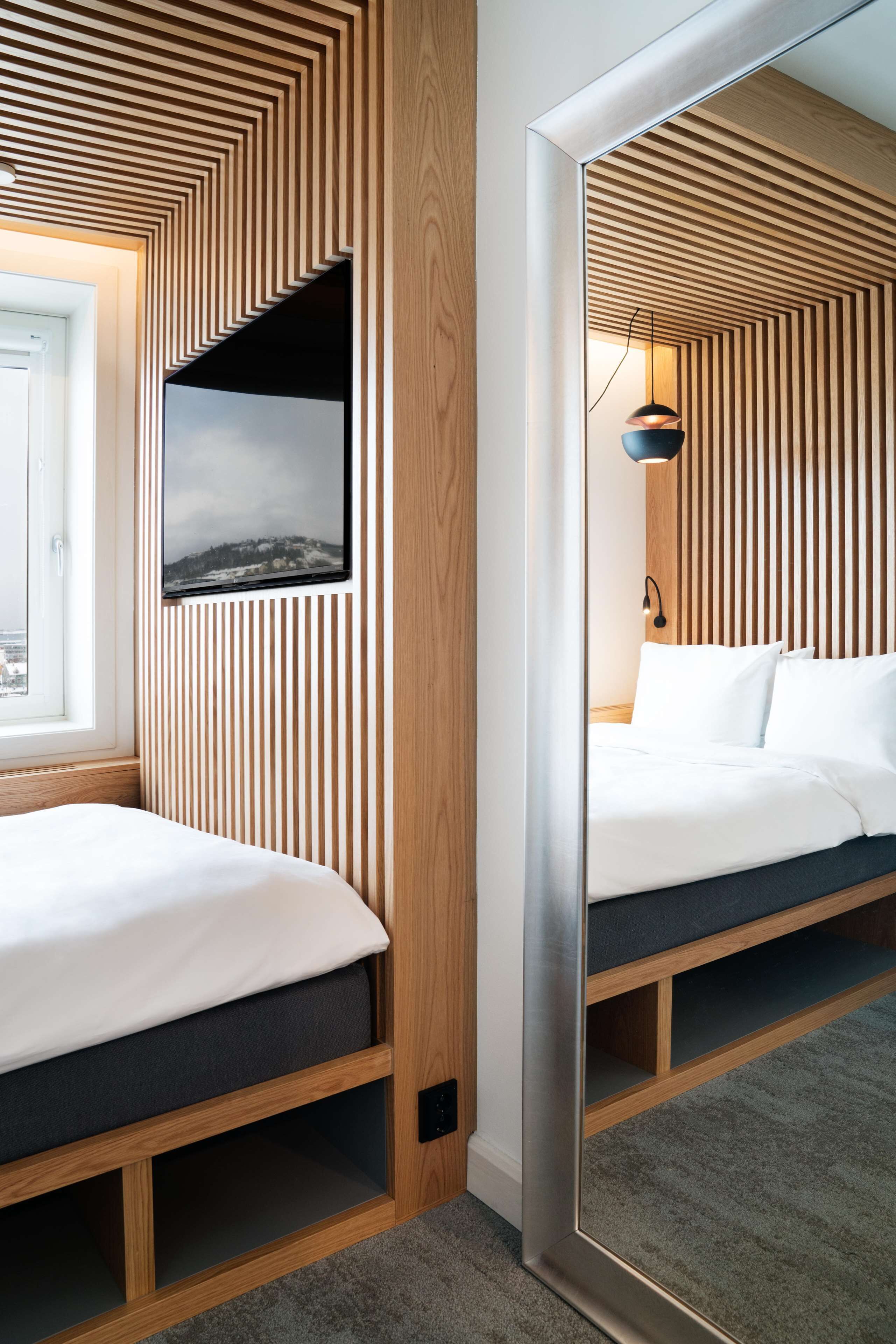 Caja de seguridad en la habitación y escritorio 