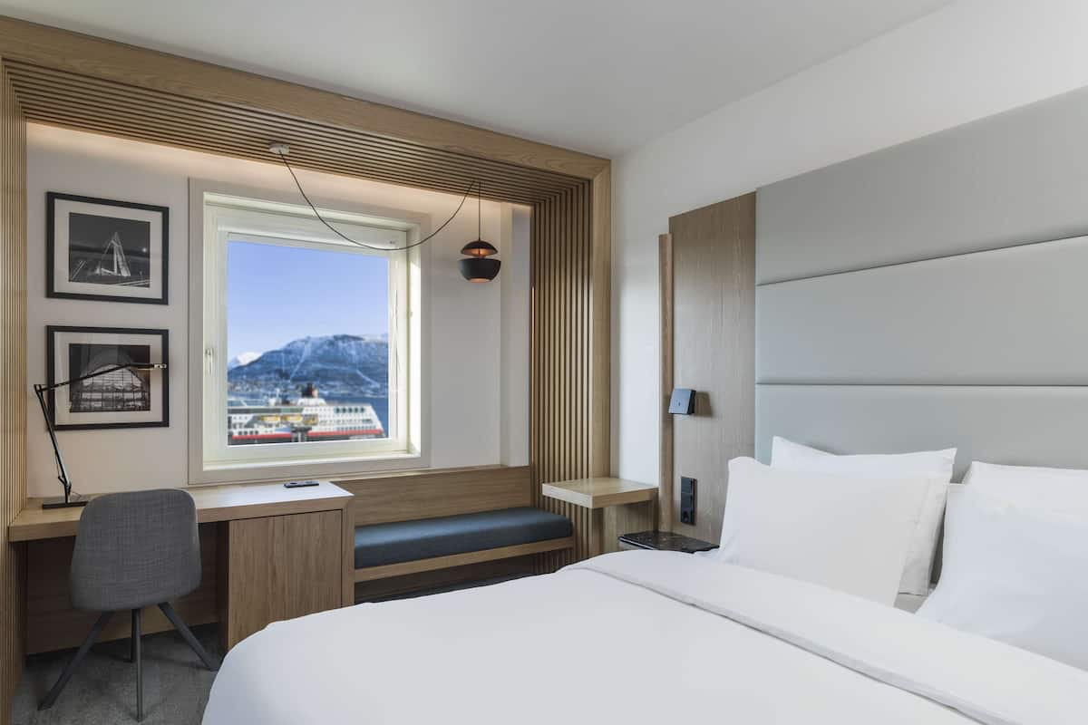 In-room safe, desk, laptop workspace, free WiFi