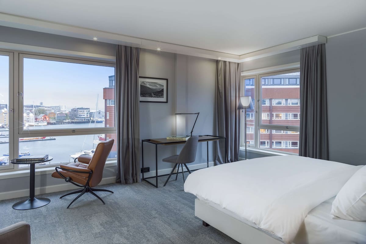 In-room safe, desk, laptop workspace, free WiFi
