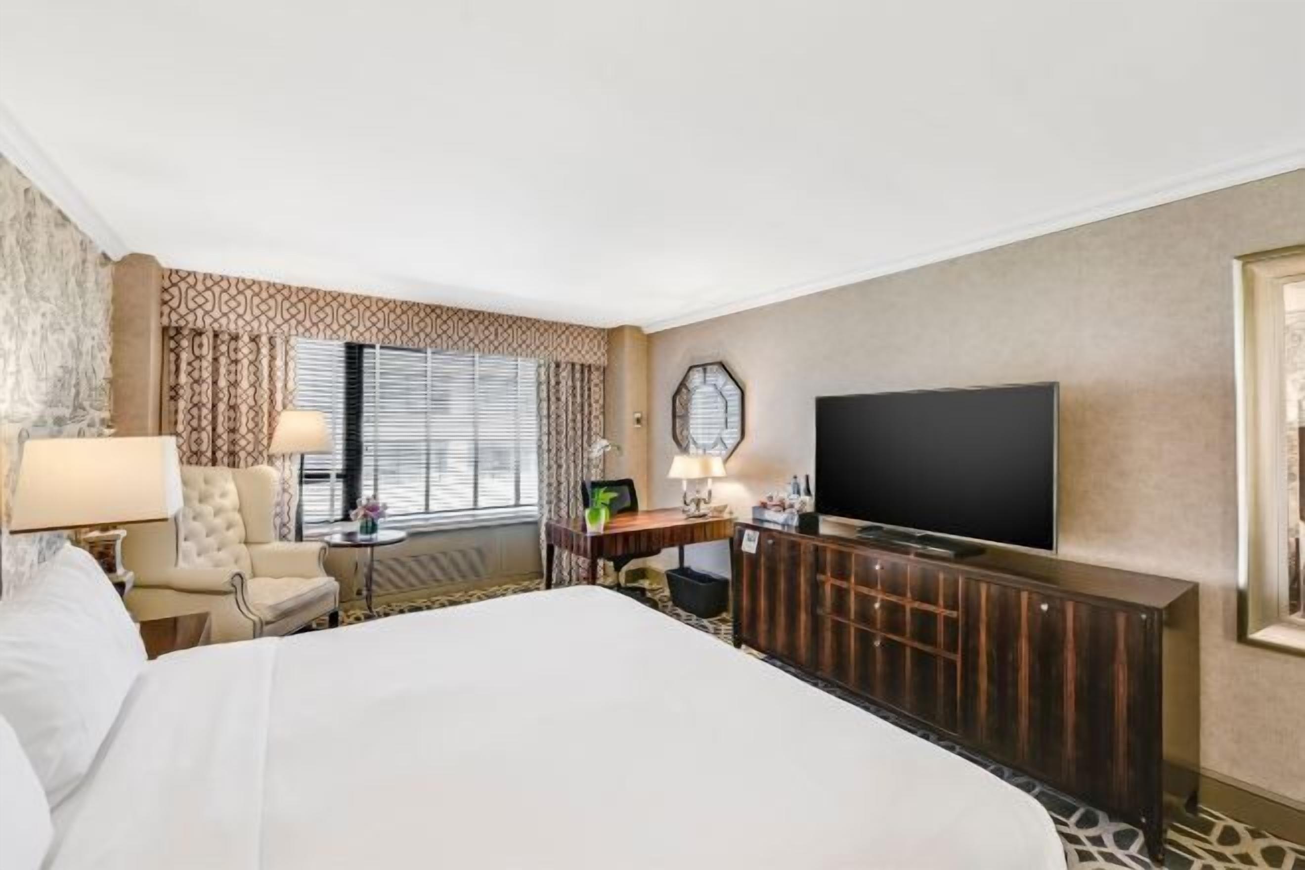 Seprai premium, selimut bulu angsa, bantalan ekstra lembut, dan brankas