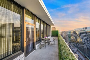 Junior Suite, 1 King Bed with Sofa bed, Terrace, City View | Premium bedding, down comforters, pillowtop beds, in-room safe