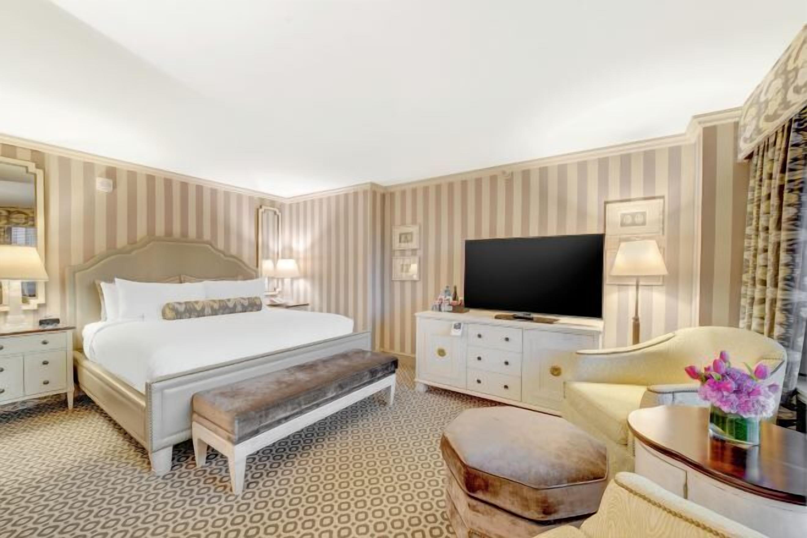 Seprai premium, selimut bulu angsa, bantalan ekstra lembut, dan brankas