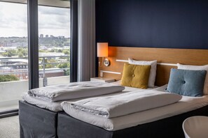 Premium bedding, in-room safe, individually decorated, desk - Comwell Hvide Hus Aalborg, Dolce by Wyndham (Aalborg)