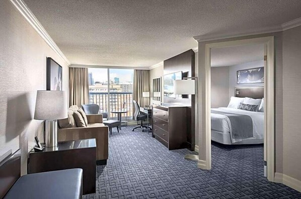 Egyptian cotton sheets, premium bedding, pillowtop beds, in-room safe - Best Western Plus Ottawa Downtown Suites (Ottawa)