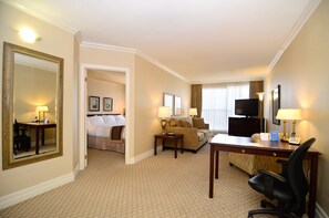 Egyptian cotton sheets, premium bedding, pillowtop beds, in-room safe - Best Western Plus Ottawa Downtown Suites (Ottawa)