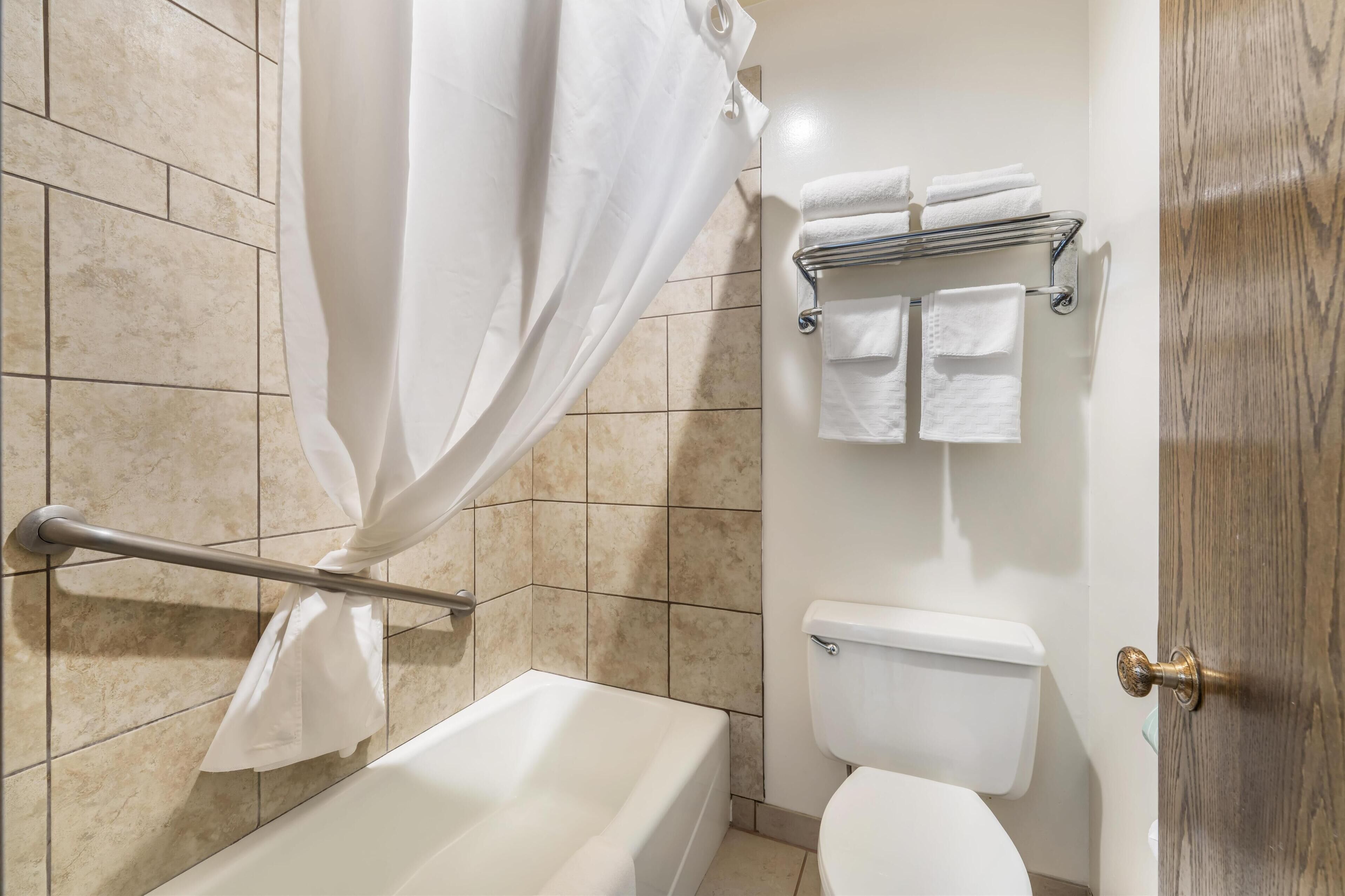 Standard Room, 2 Queen Beds, Non Smoking, Refrigerator & Microwave | Bathroom | Free toiletries, hair dryer, towels