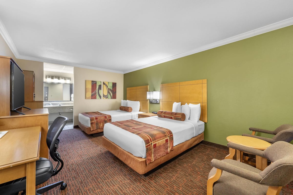 Standard Room, 2 Double Beds, Non Smoking, Refrigerator & Microwave | Desk, iron/ironing board, free cribs/infant beds, rollaway beds