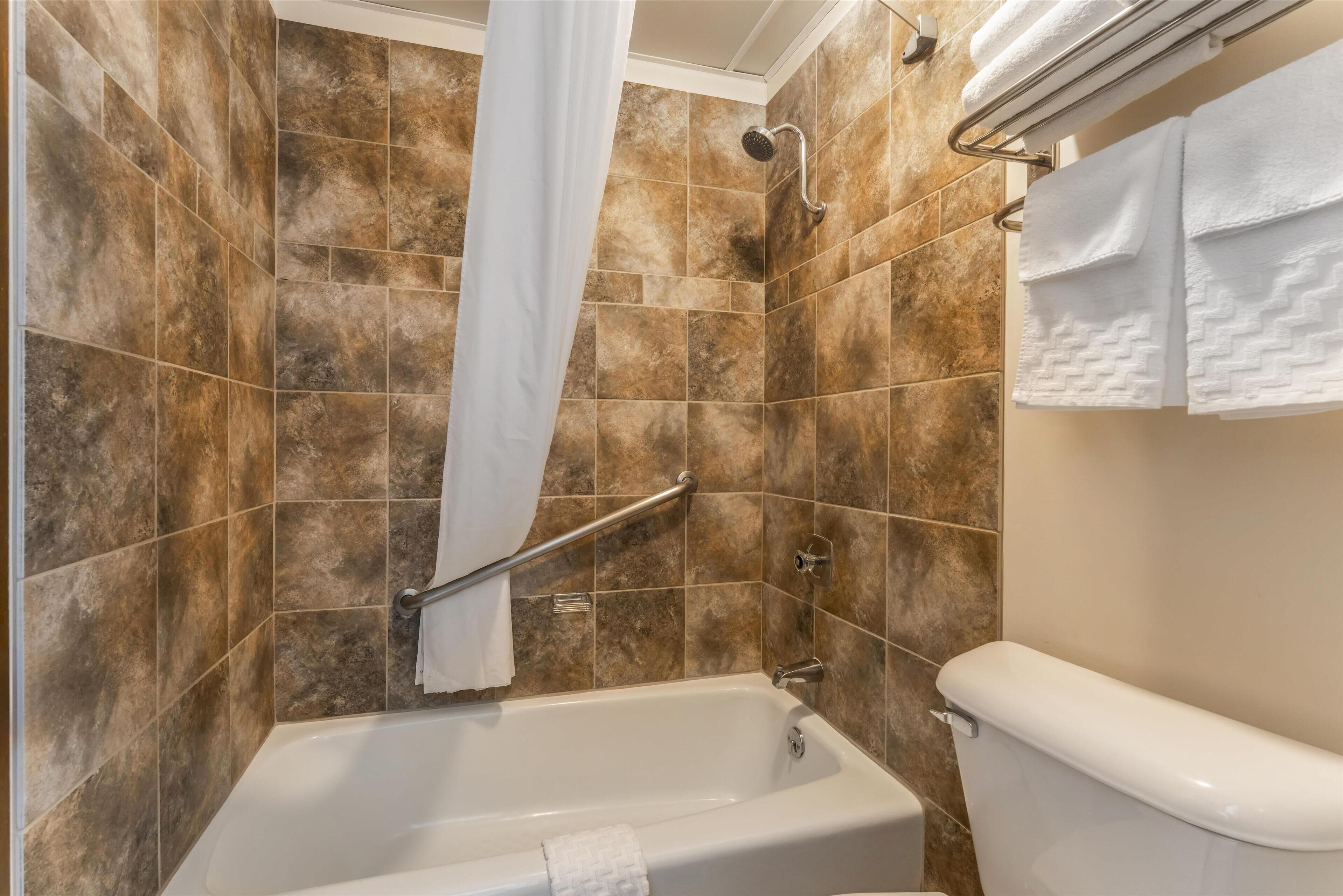 standard room, 1 king bed, non smoking, refrigerator & microwave | bathroom | free toiletries, hair dryer, towels