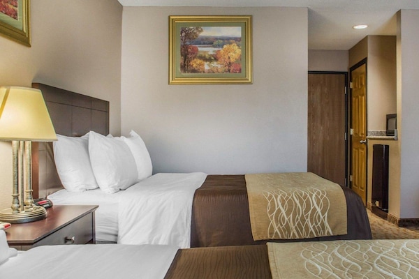 Standard Room, 2 Double Beds | Tempur-Pedic beds, in-room safe, desk, laptop workspace