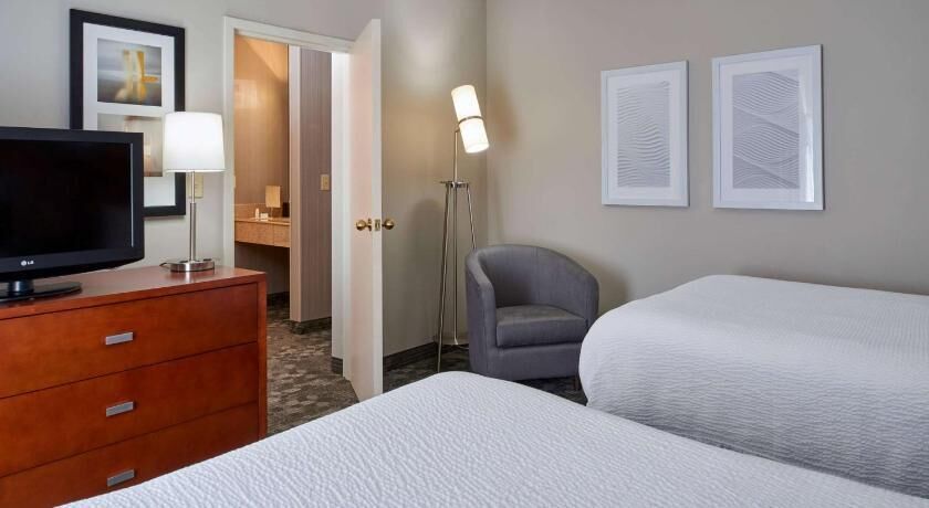 Egyptian cotton sheets, premium bedding, pillowtop beds, desk
