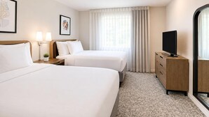 Phòng Suite, nhiều giường (Two Bedroom) | Bộ đồ giường cao cấp, nệm có lớp đệm bông, bàn