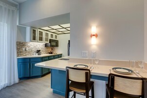 Full-size fridge, microwave, stovetop, dishwasher