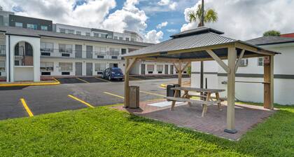 Quality Inn & Suites Orlando East - UCF Area