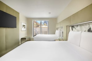 Hochwertige Bettwaren, Zimmersafe, Schreibtisch