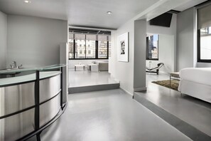 Penthouse (Suite) | Living area | 42-inch TV with cable channels - The Shoreham (New York)
