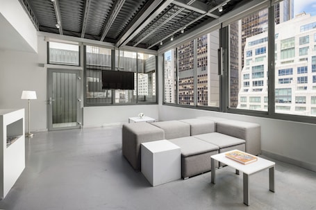 Penthouse (Suite) | Living area | 42-inch TV with cable channels