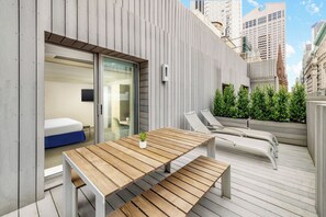 Habitación Deluxe, 1 cama de matrimonio grande | Terraza o patio