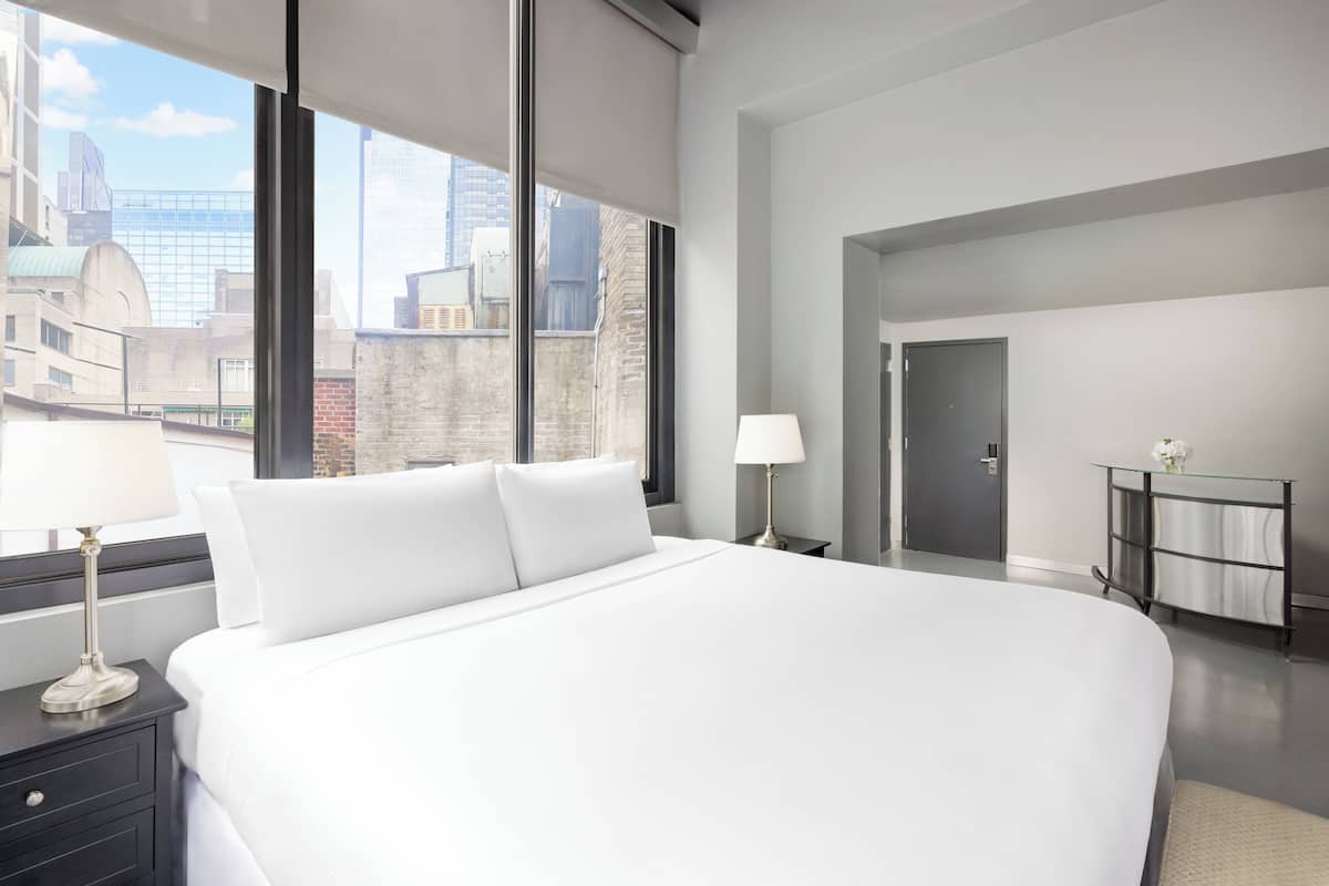 Penthouse (Suite) | Premium bedding, in-room safe, desk, laptop workspace