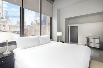 Penthouse (Suite) | Premium bedding, in-room safe, desk, laptop workspace at The Shoreham Hotel