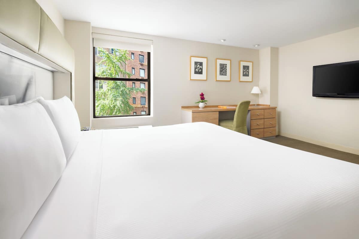 Premium bedding, in-room safe, desk, laptop workspace