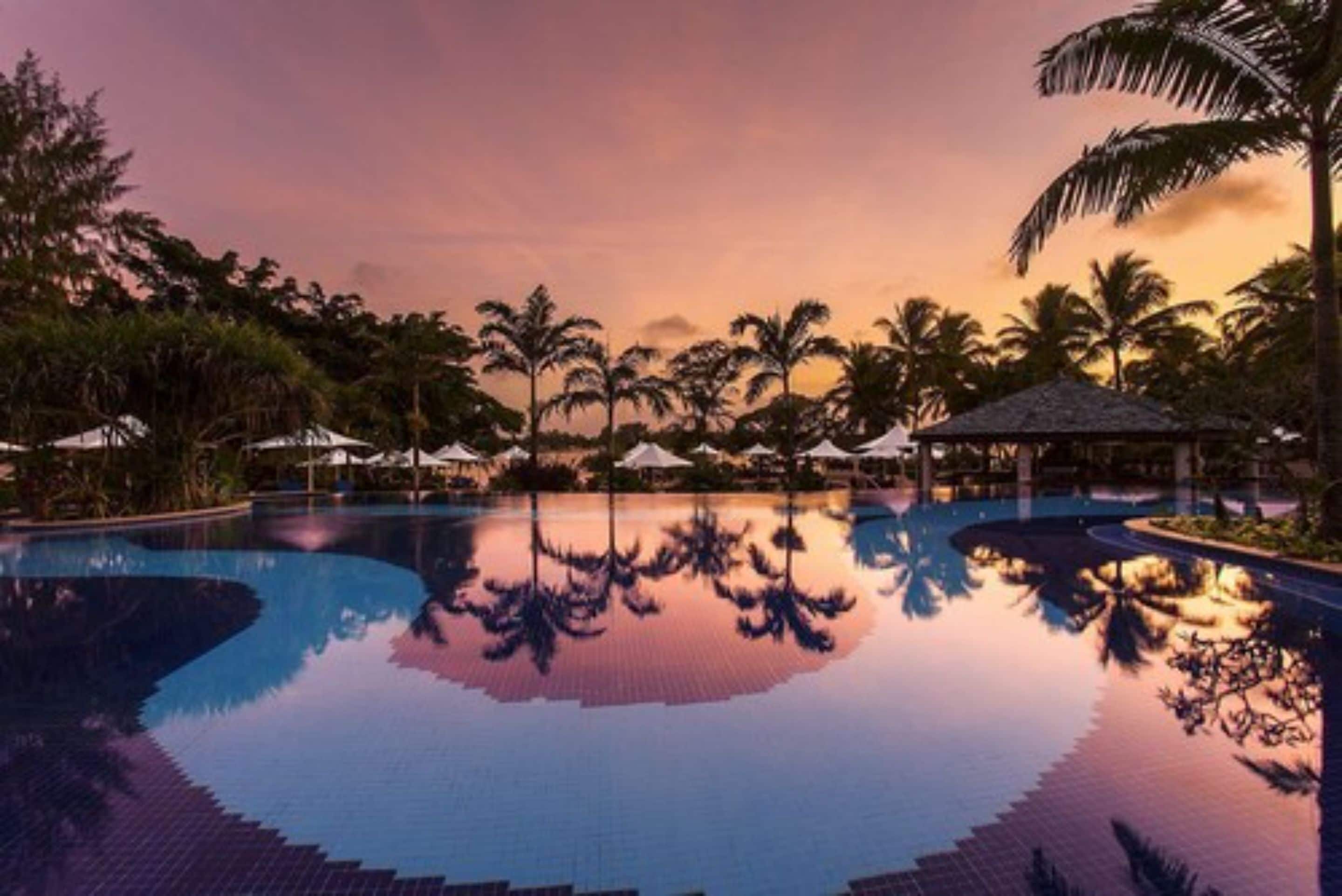 3 outdoor pools, pool umbrellas, pool loungers