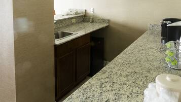 Suite, 1 King Bed (Additional Living Area) | Private kitchenette | Coffee/tea maker