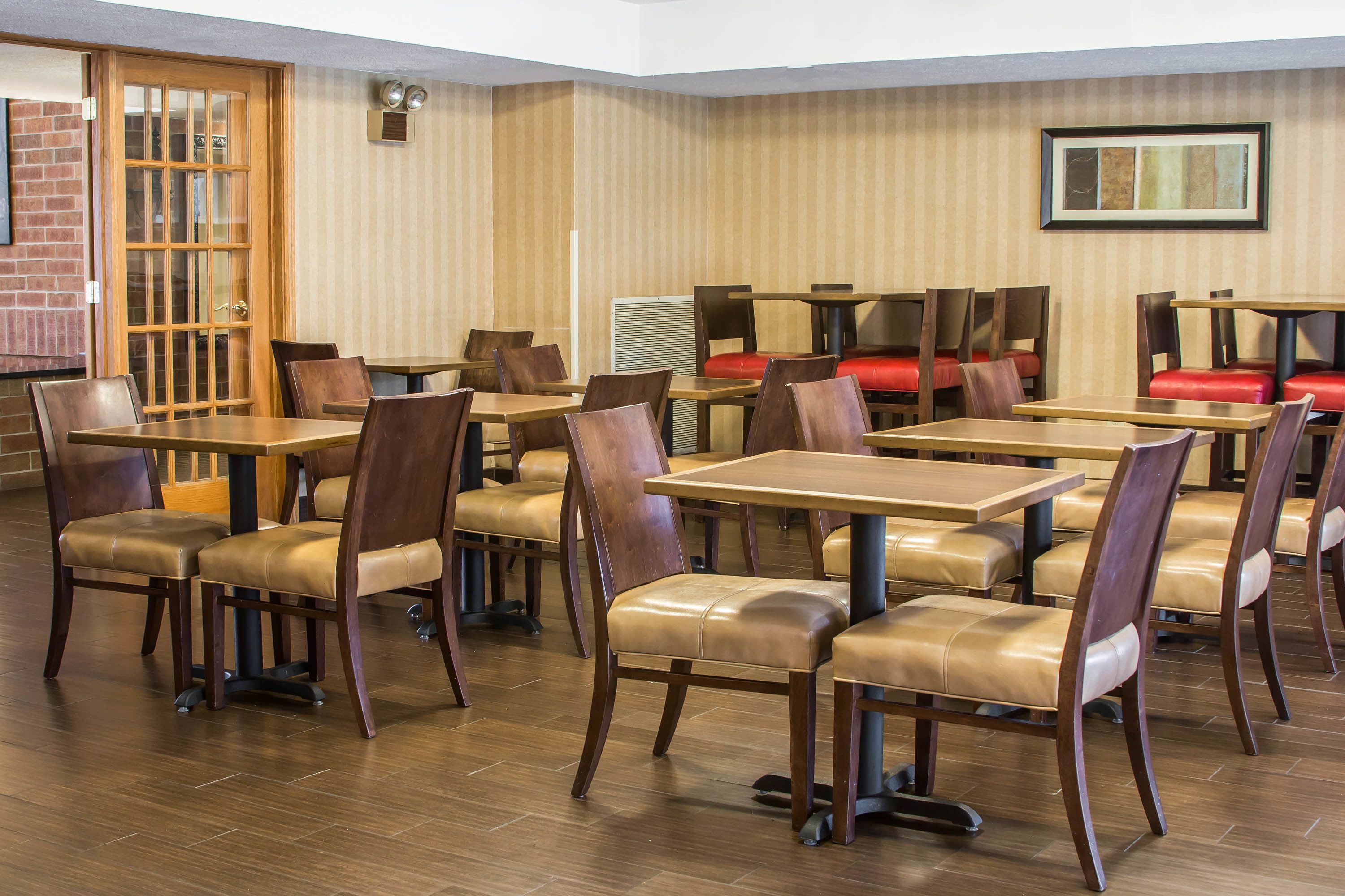 Tägliches inbegriffenes kontinentales Frühstück