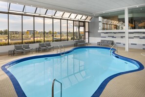 Una piscina cubierta