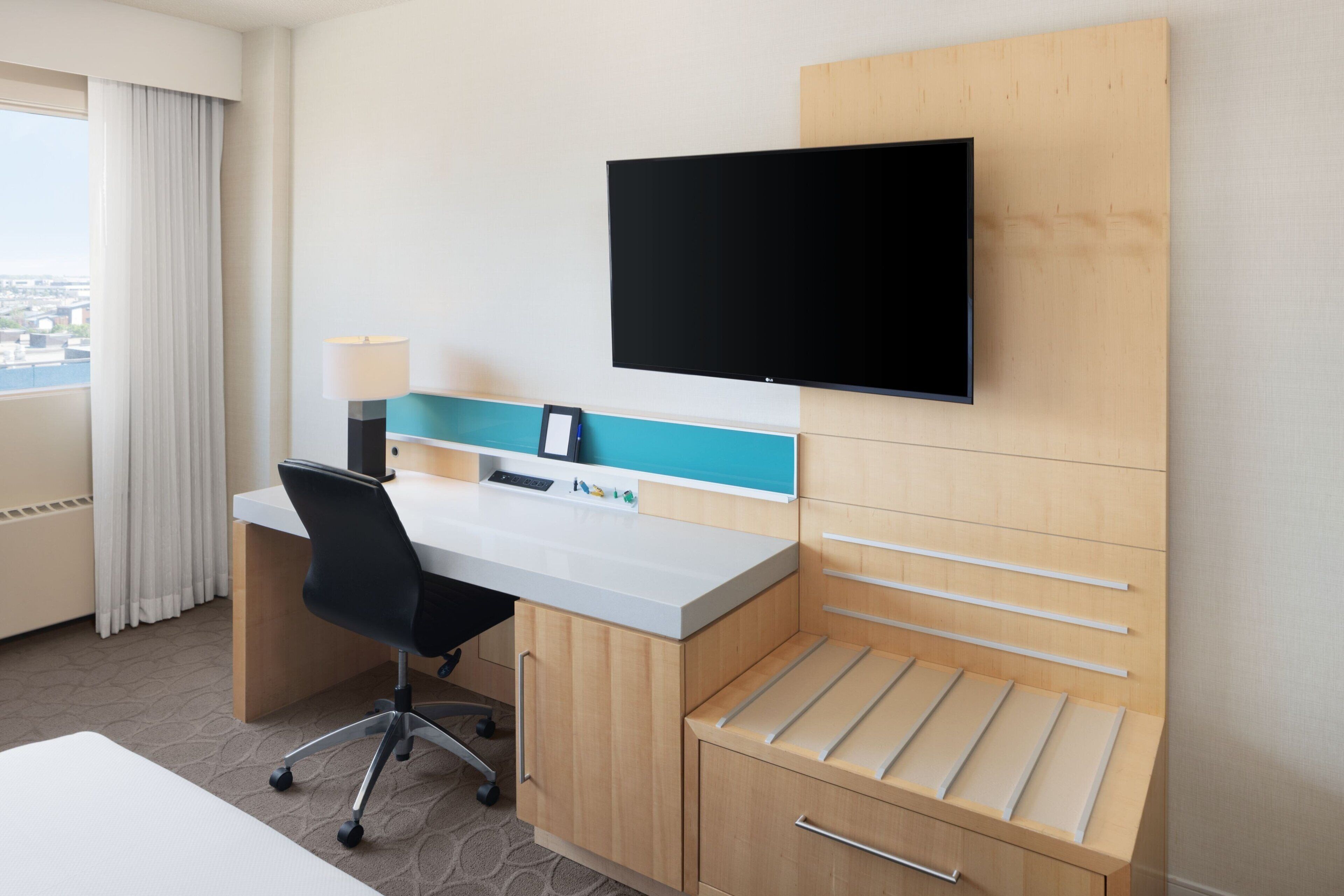 1 bedroom, premium bedding, desk, laptop workspace