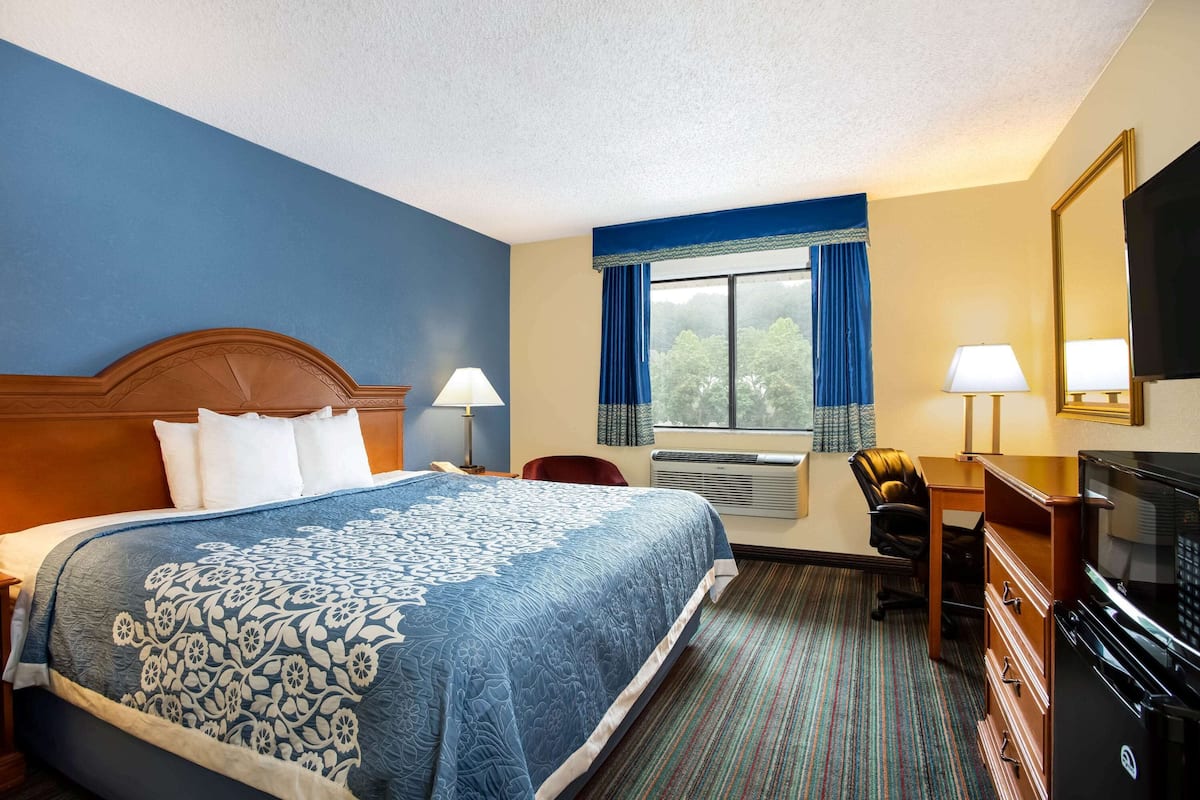 Desk, iron/ironing board, rollaway beds (surcharge), WiFi (free)