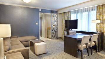 Premium bedding, in-room safe, desk, blackout drapes