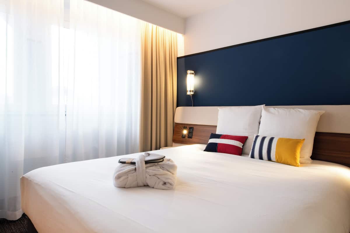 Privilege, Room, 1 Queen Bed