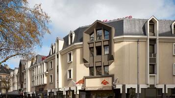 A hotel with a modern facade, multiple balconies, and a prominent Mercure logo.