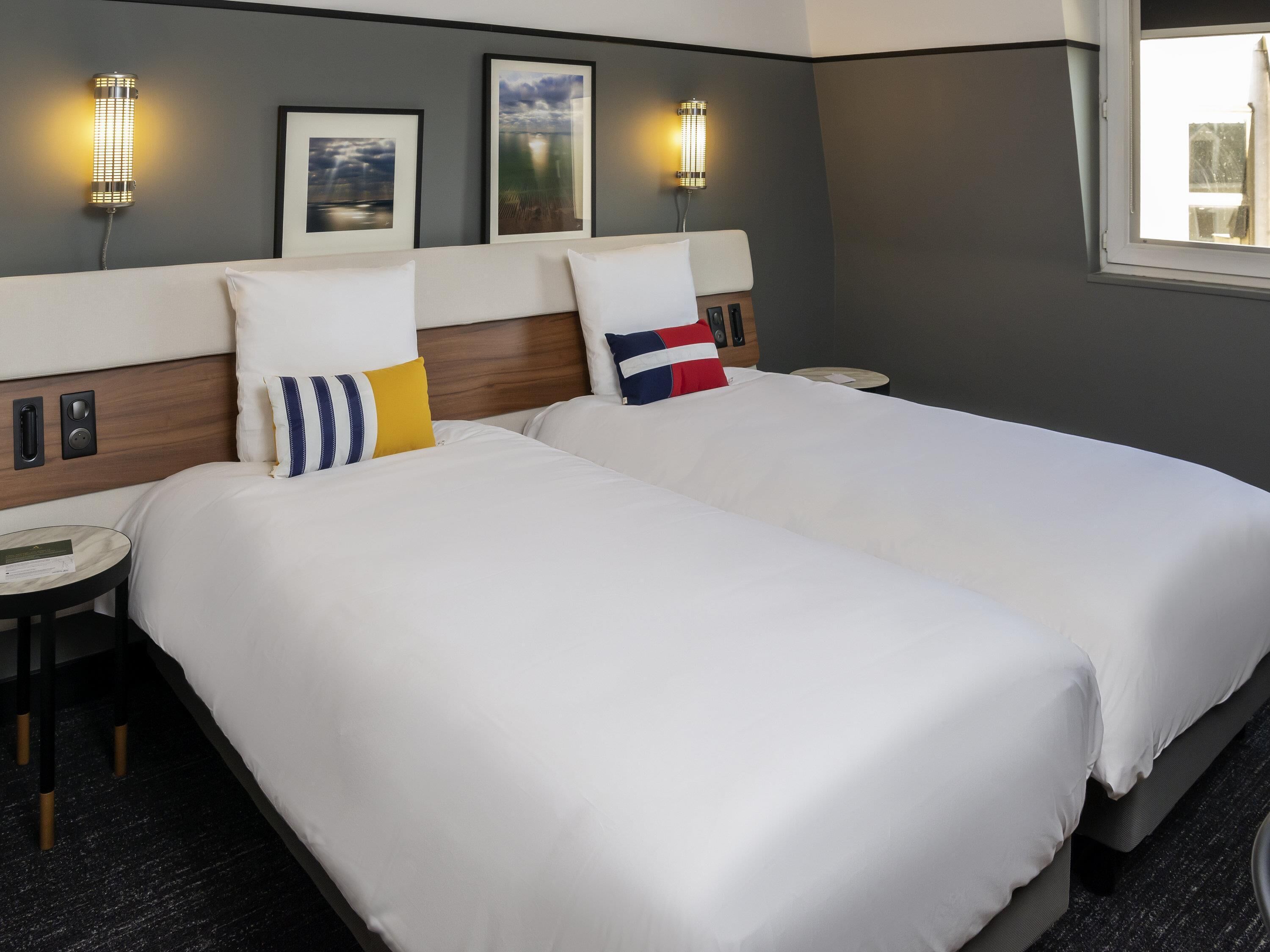 Classic Room, 2 Twin Beds | Minibar, in-room safe, desk, blackout drapes