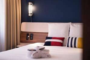 Privilege, Habitación, 1 cama de matrimonio | Minibar, caja fuerte, escritorio y cortinas opacas