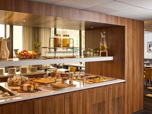 Desayuno buffet todos los días (con cargo)