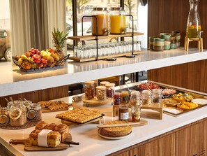 A breakfast buffet with various food items and beverages. - Mercure Caen Centre Port de Plaisance (Caen)