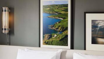 Rom – classic, 1 queensize-seng | Minibar, safe på rommet, skrivebord og blendingsgardiner