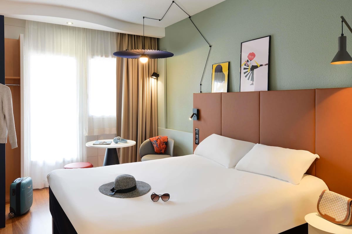Habitación estándar, 1 cama matrimonial | Decoración personalizada, muebles diferentes y escritorio