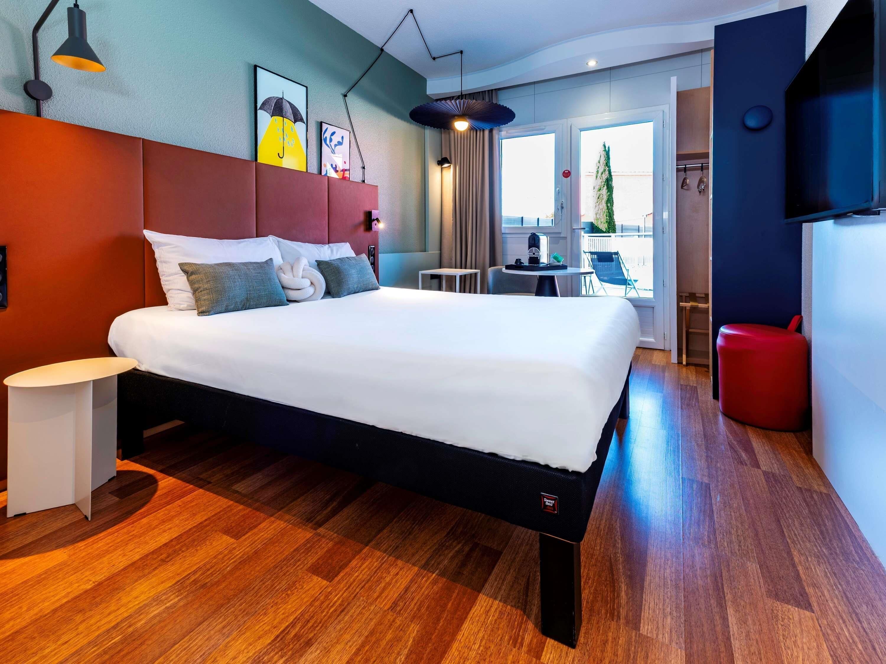 Comfort Room, 1 Double Bed | Individually decorated, individually furnished, desk, laptop workspace