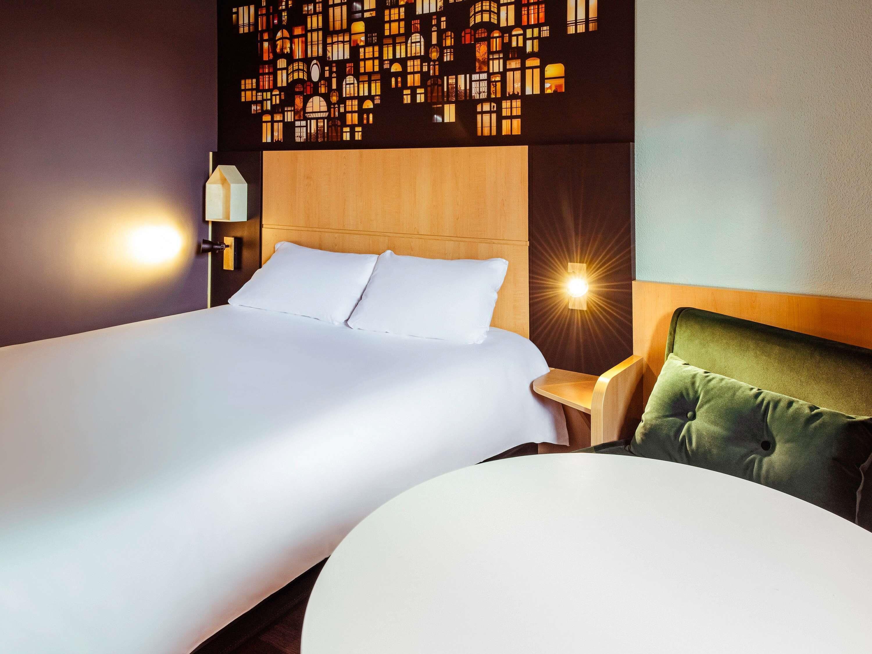 Caja de seguridad en la habitación y decoración personalizada 