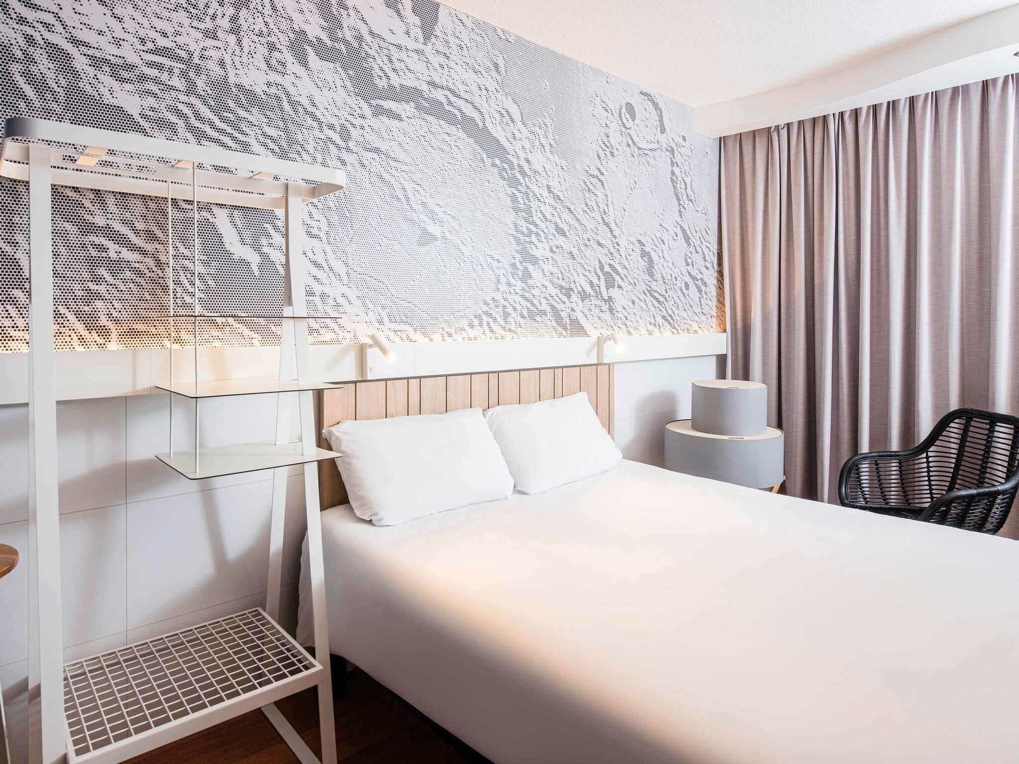 Habitación estándar, 1 cama matrimonial | Decoración personalizada, muebles diferentes y escritorio 
