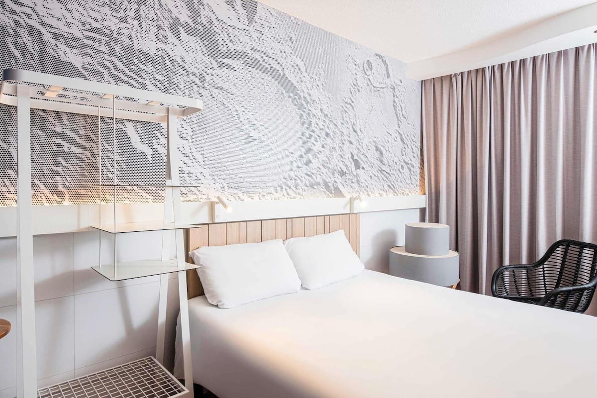 Habitación estándar, 1 cama matrimonial | Decoración personalizada, muebles diferentes y escritorio