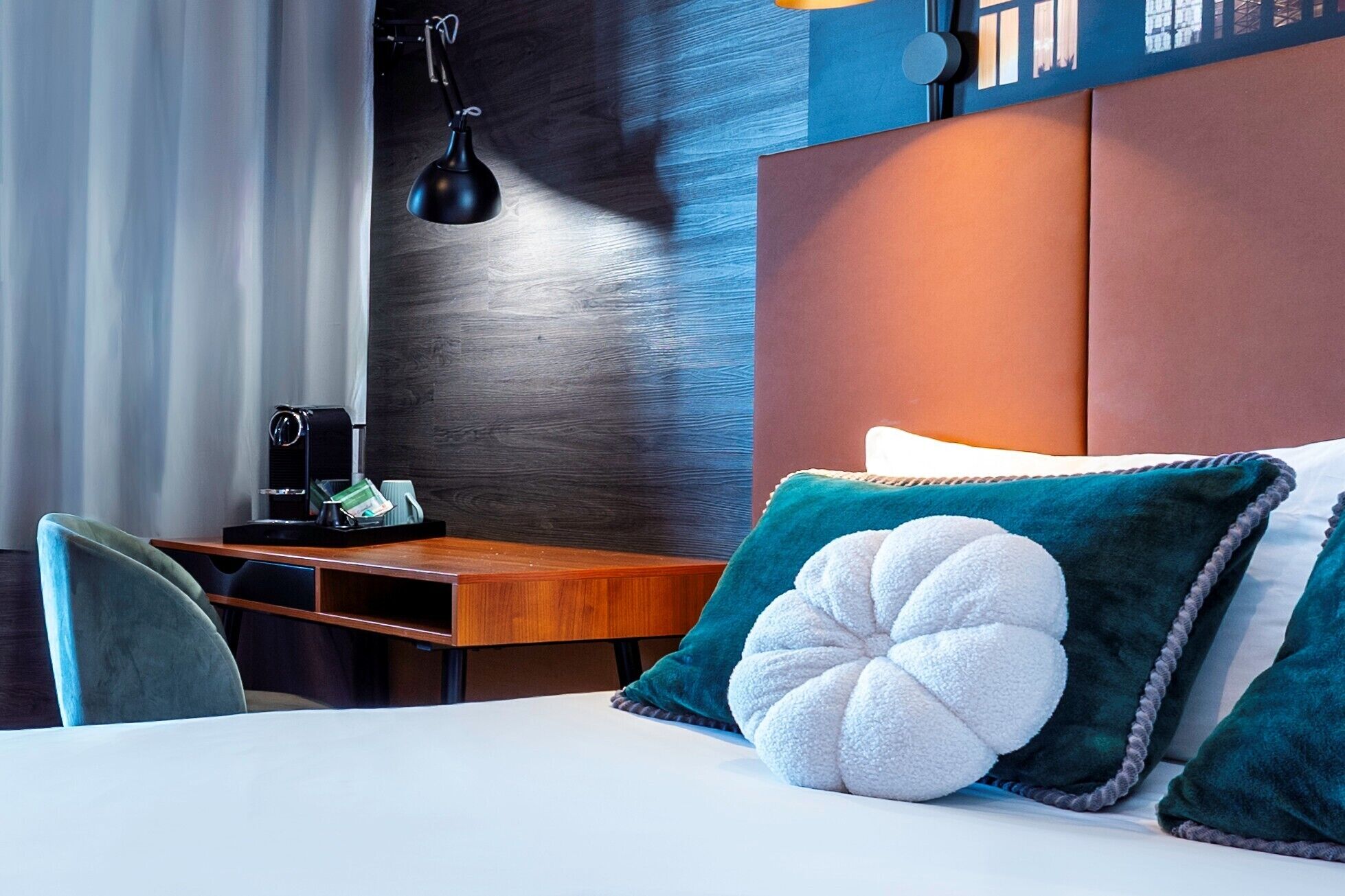 Camera Comfort, 1 letto matrimoniale | Con stile personalizzato, con arredamento individuale, una scrivania