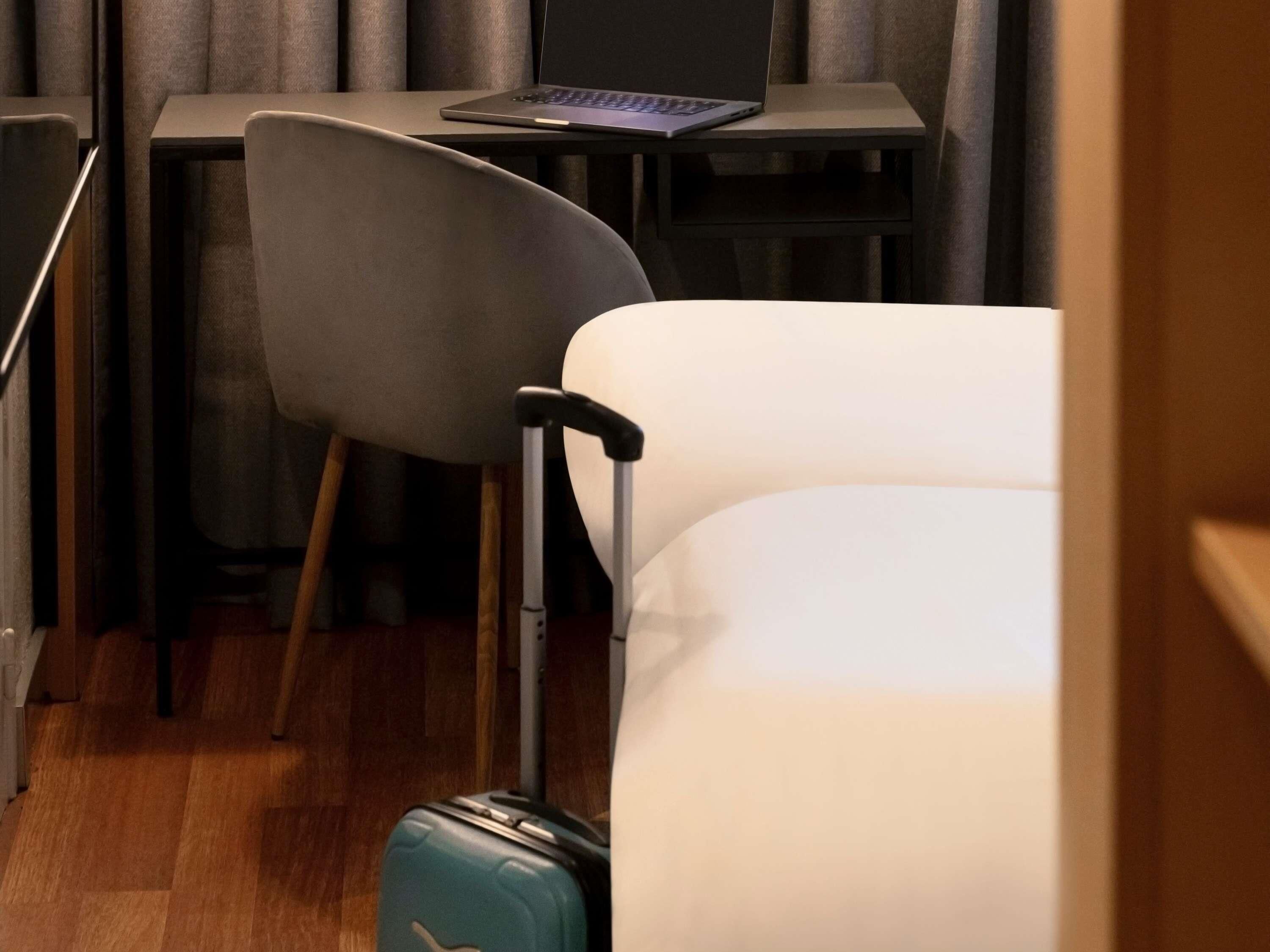 standard room, 2 single beds | in-room safe, individually decorated, individually furnished, desk