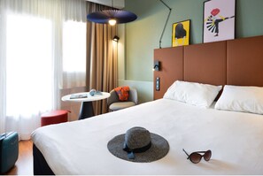 Standardrum - 1 dubbelsäng | Värdeförvaringsskåp på rummet, individuell inredning och unika möbler